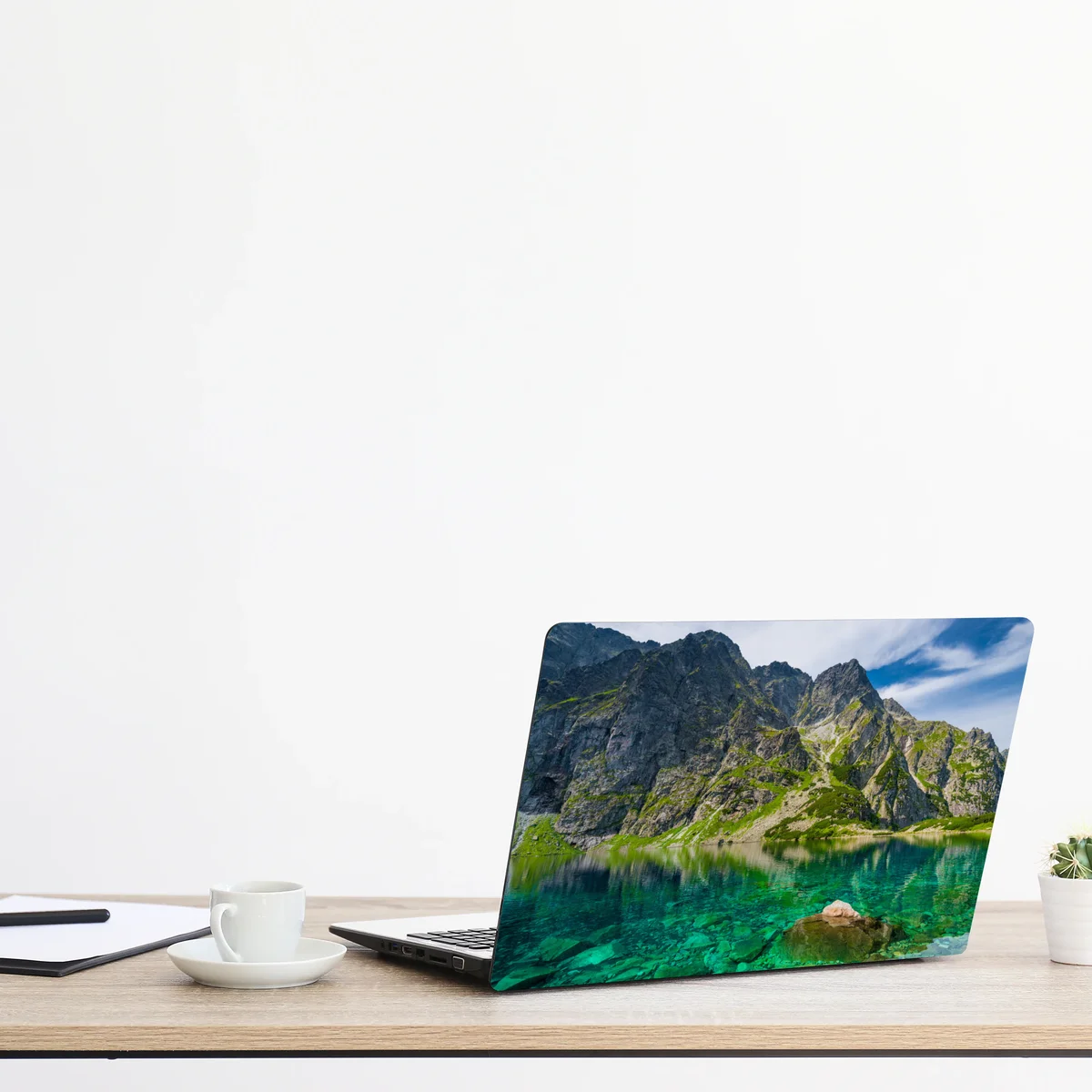 Laptop-Aufkleber Czarny Staw bergreflexion Laptop-Aufkleber Czarny Staw bergreflexion