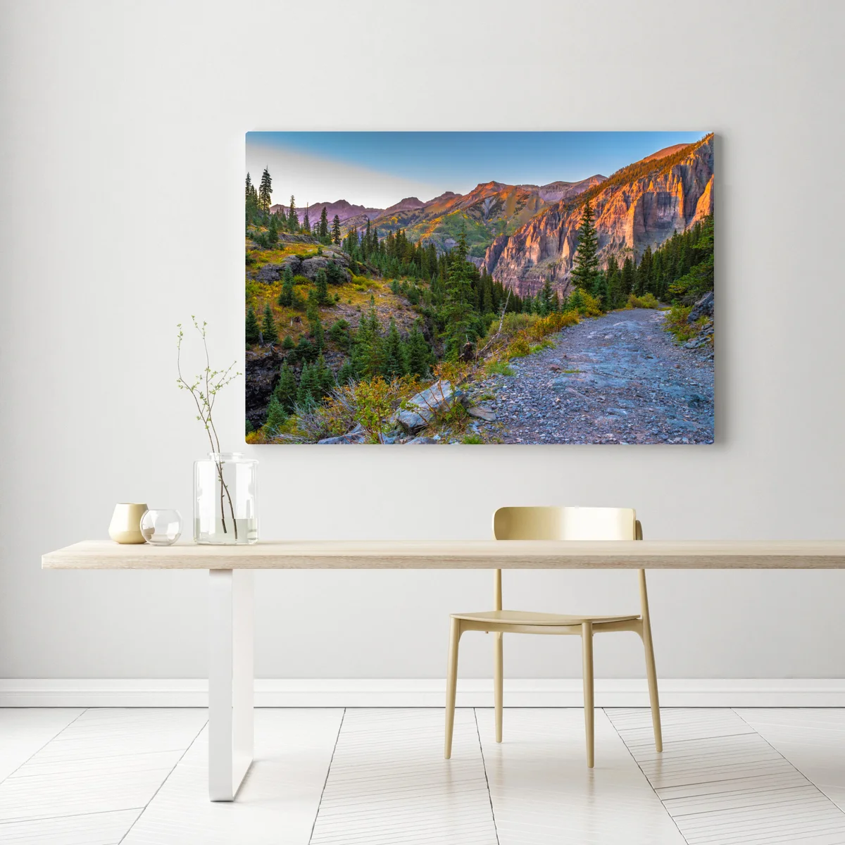 Leinwandbild alpiner wanderweg im sonnenuntergang Leinwandbild alpiner wanderweg im sonnenuntergang