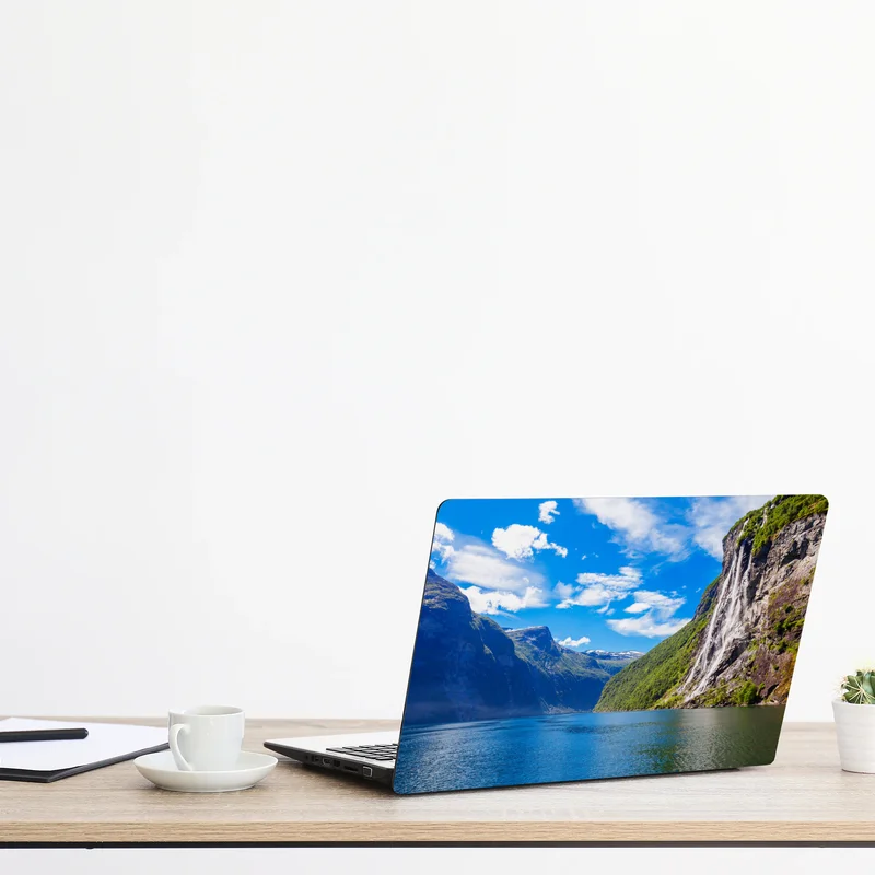 Naklejka na laptopa wodospad siedem sióstr nad Geirangerfjord