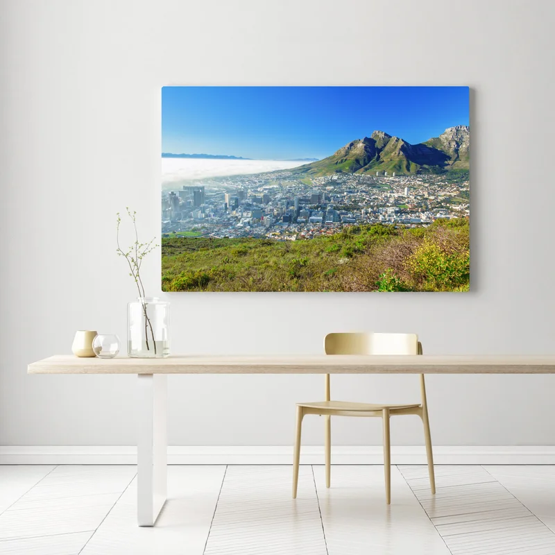 Leinwandbild stadtpanorama mit bergen und blauem himmel Leinwandbild stadtpanorama mit bergen und blauem himmel