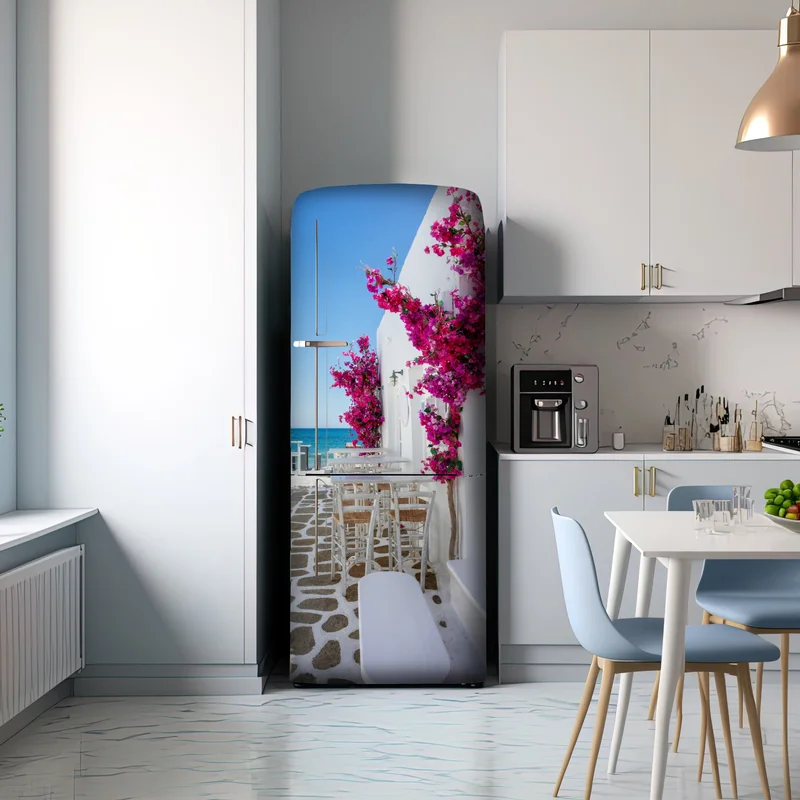 Kühlschrankaufkleber sonnige mediterrane gasse mit bougainvillea