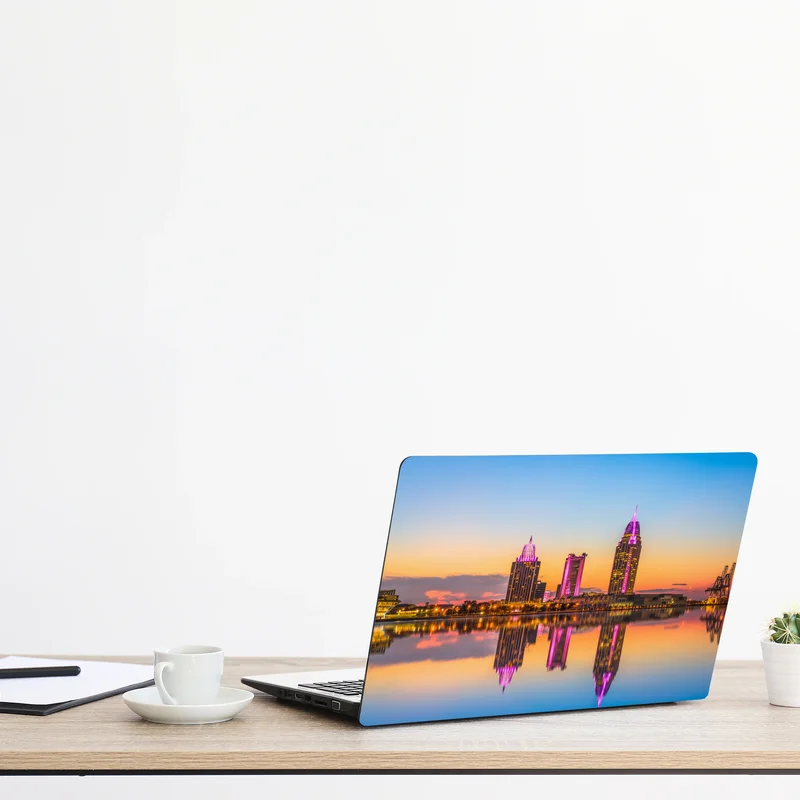 Naklejka na laptopa panorama Mobile o zachodzie słońca