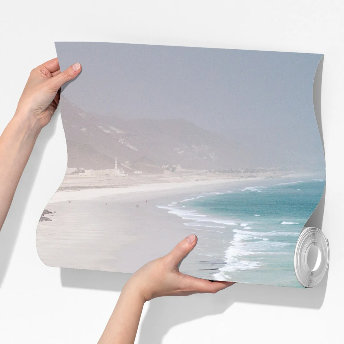 Fototapete ruhige türkisfarbene küstenlinie über wüstenklippen Fototapete ruhige türkisfarbene küstenlinie über wüstenklippen