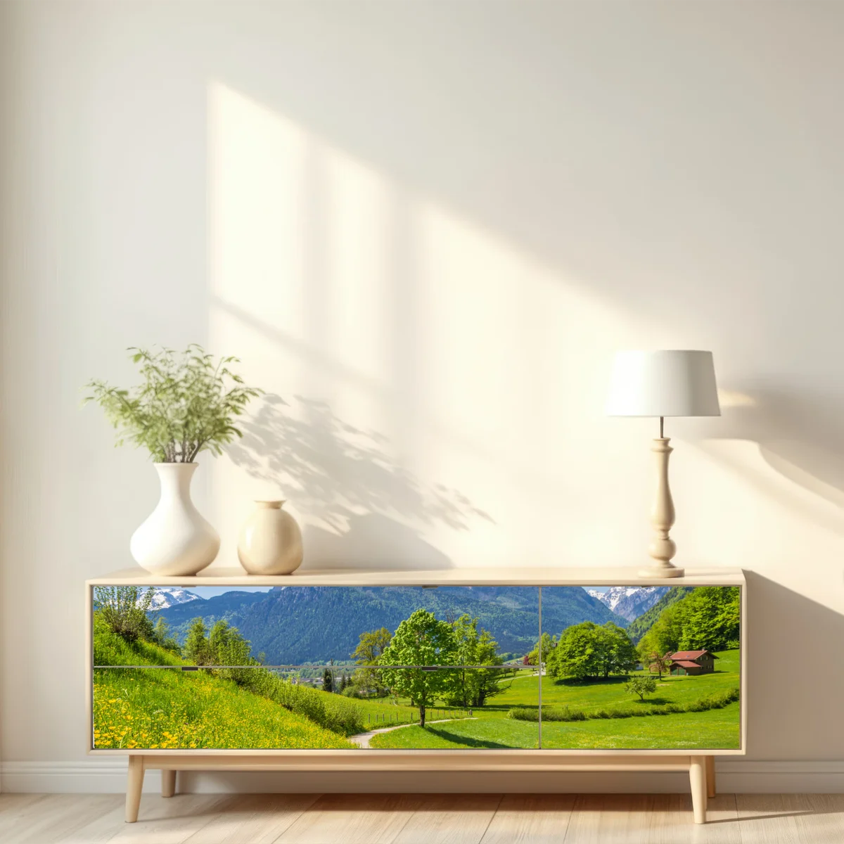 Repositionierbarer Aufkleber alpine frühlingswiese mit schneebedeckten gipfeln Repositionierbarer Aufkleber alpine frühlingswiese mit schneebedeckten gipfeln