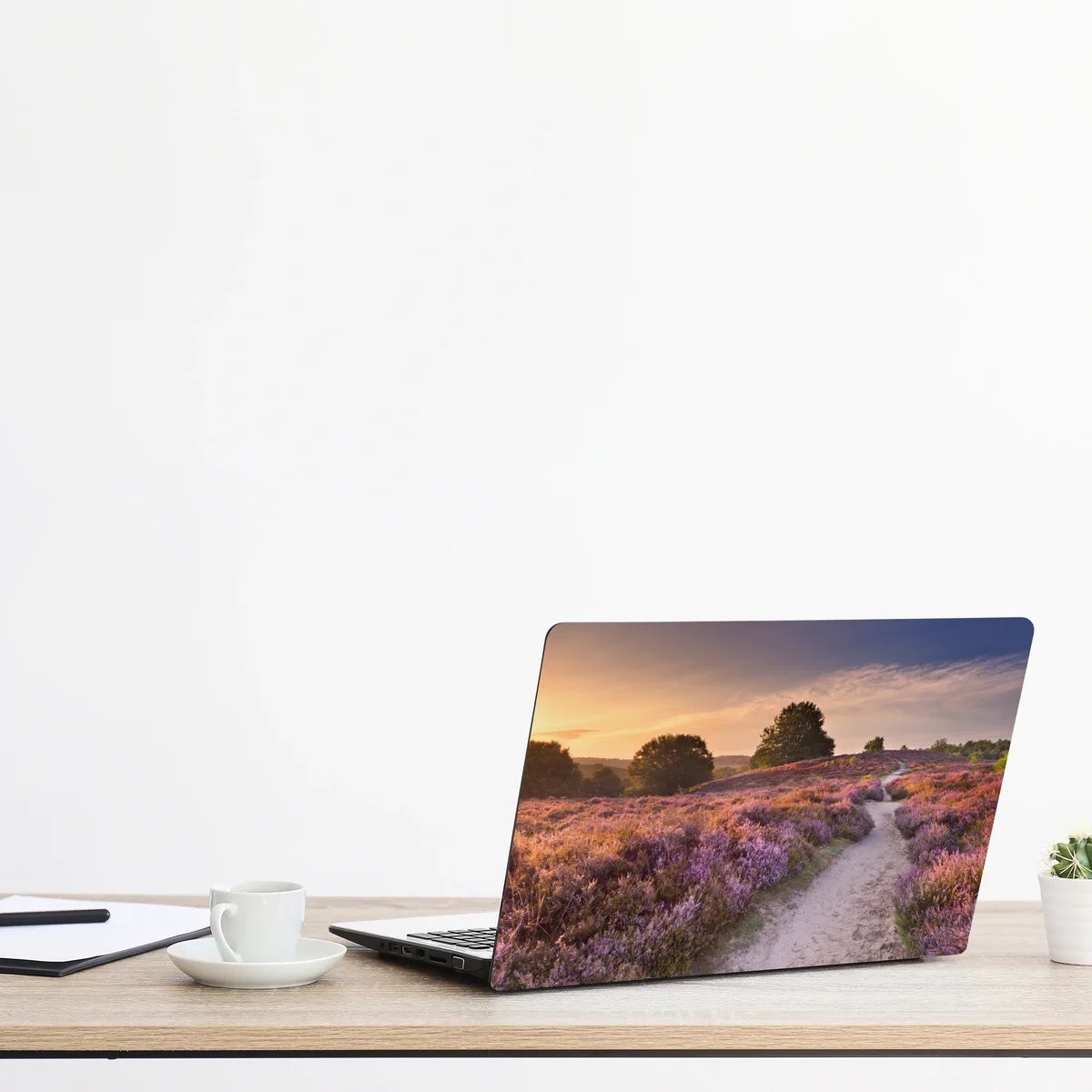 Laptop-Aufkleber Posbank bei sonnenaufgang über blühender heide Laptop-Aufkleber Posbank bei sonnenaufgang über blühender heide