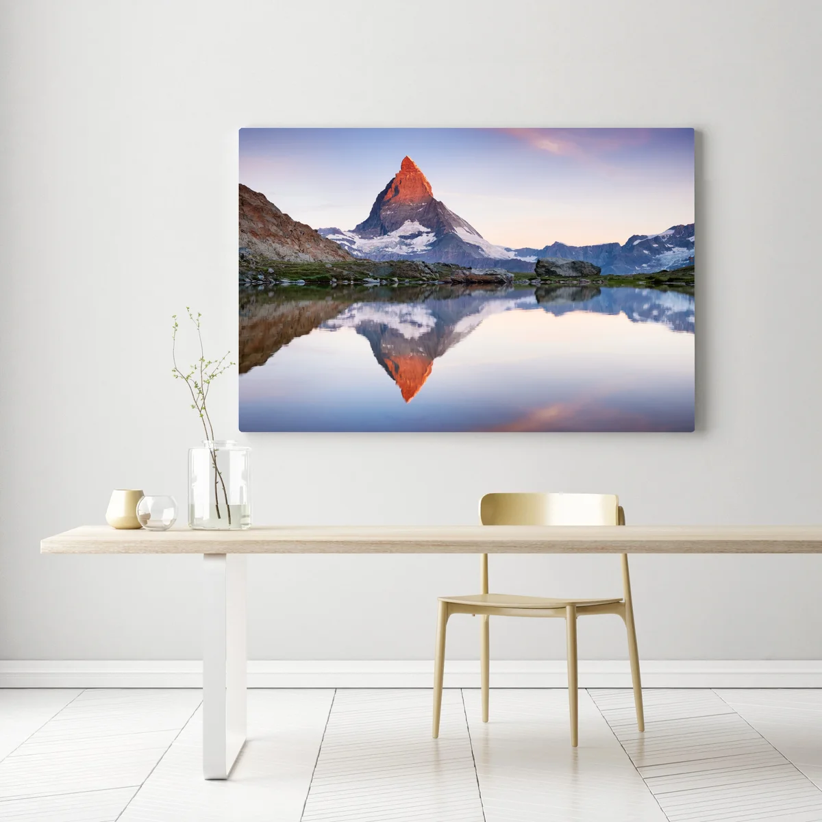 Leinwandbild Matterhorn bei sonnenaufgang über dem alpensee Leinwandbild Matterhorn bei sonnenaufgang über dem alpensee