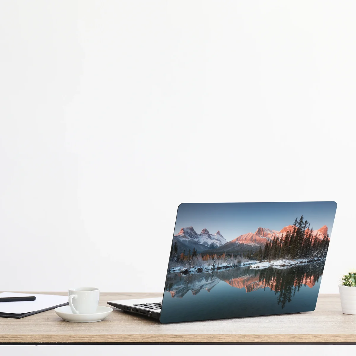 Laptop-Aufkleber bergspiegelung im morgendlichen glühen Laptop-Aufkleber bergspiegelung im morgendlichen glühen