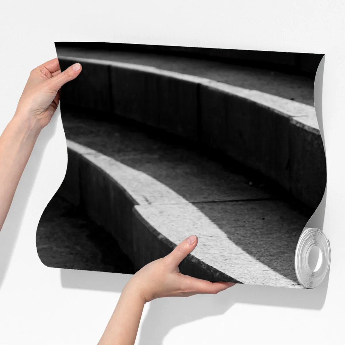 Fototapeta zakrzywione betonowe schody w cieniu Fototapeta zakrzywione betonowe schody w cieniu