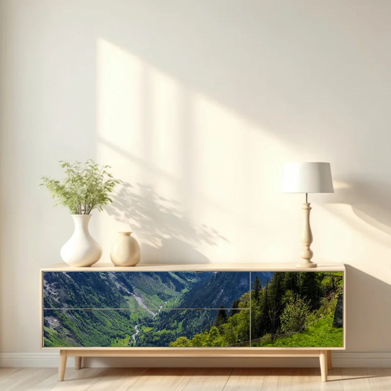 Repositionierbarer Aufkleber alpwiese im frühling vor schneebedeckten gipfeln Repositionierbarer Aufkleber alpwiese im frühling vor schneebedeckten gipfeln