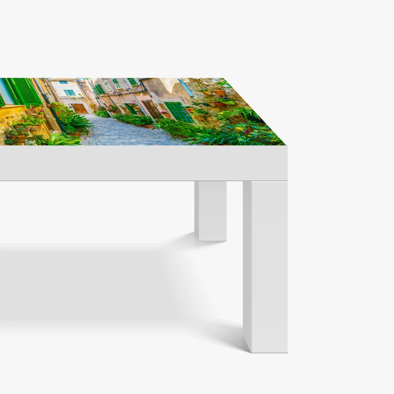 Tischaufkleber und Schreibtischaufkleber sonnige gasse mit grünen fensterläden