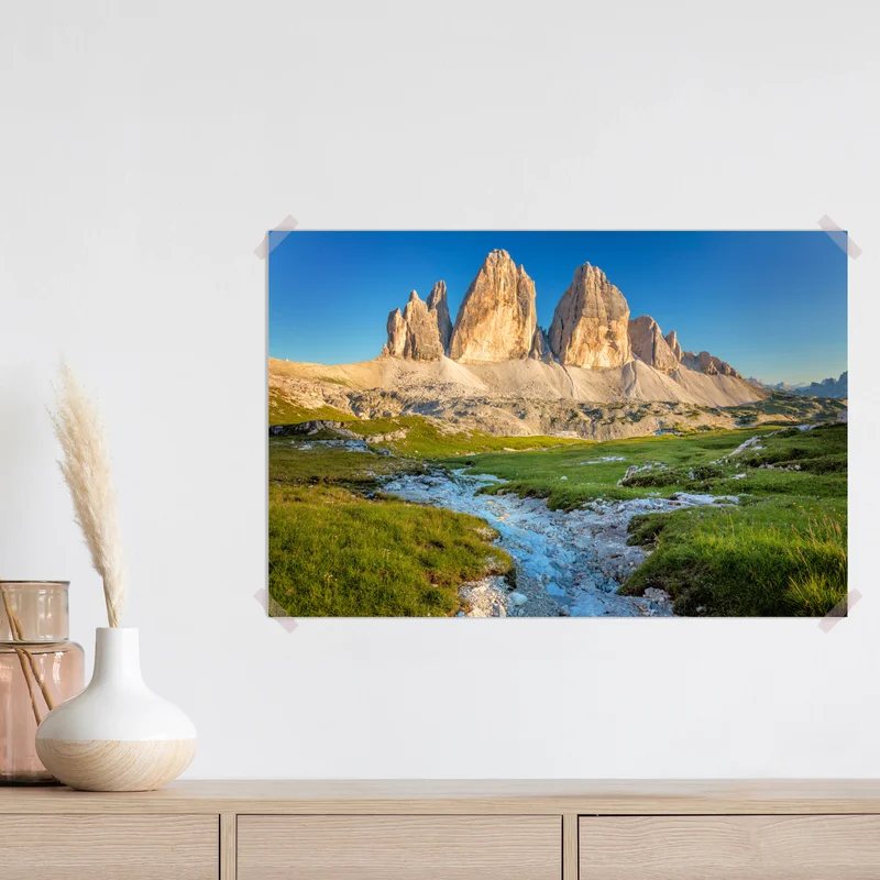 Poster Tre Cime di Lavaredo über der alpenwiese Poster Tre Cime di Lavaredo über der alpenwiese