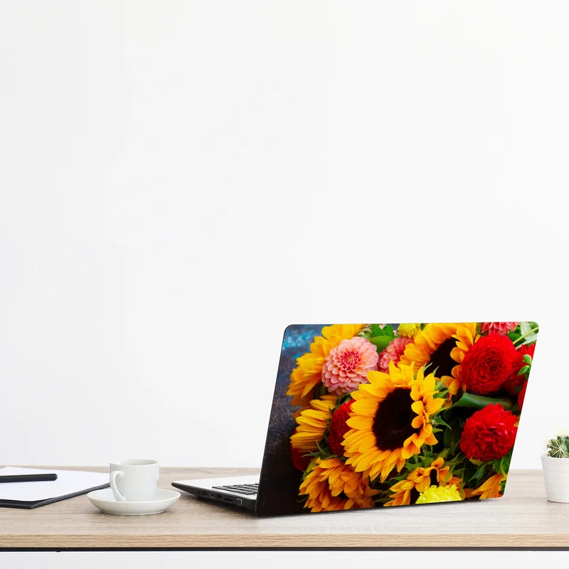 Laptop-Aufkleber nahaufnahme sonnenblumen- und dahlienstrauß