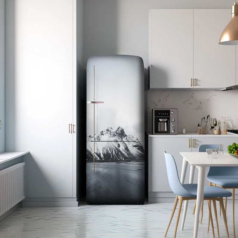 Kühlschrankaufkleber ruhige schneebedeckte berglandschaft am meer