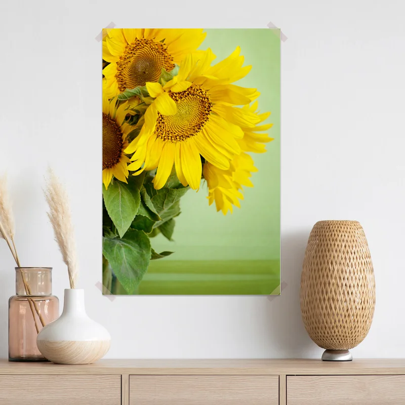 Poster heller sonnenblumenstrauß auf grünem hintergrund Poster heller sonnenblumenstrauß auf grünem hintergrund