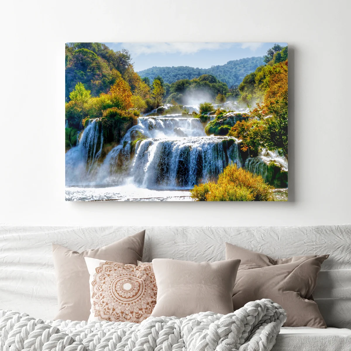 Leinwandbild stufenförmiger wasserfall im üppigen wald Leinwandbild stufenförmiger wasserfall im üppigen wald