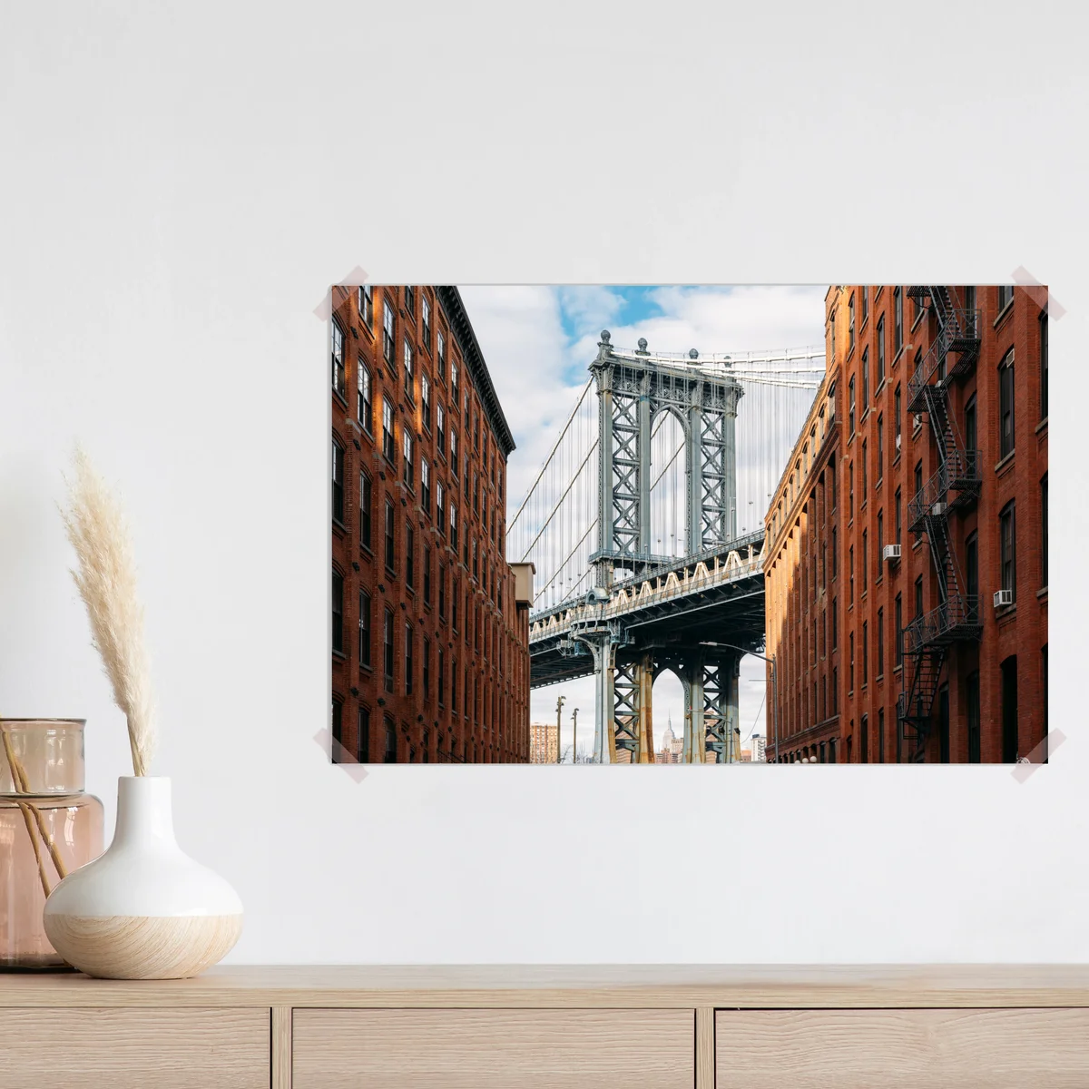 Poster Brooklyn brücke eingerahmt von backsteingebäuden Poster Brooklyn brücke eingerahmt von backsteingebäuden