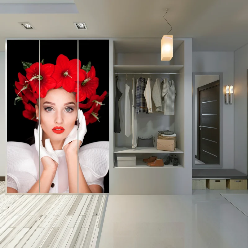 Schrankaufkleber elegantes porträt mit rotem blumenkranz