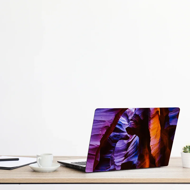 Naklejka na laptopa żywe formacje skalne w wąwozie