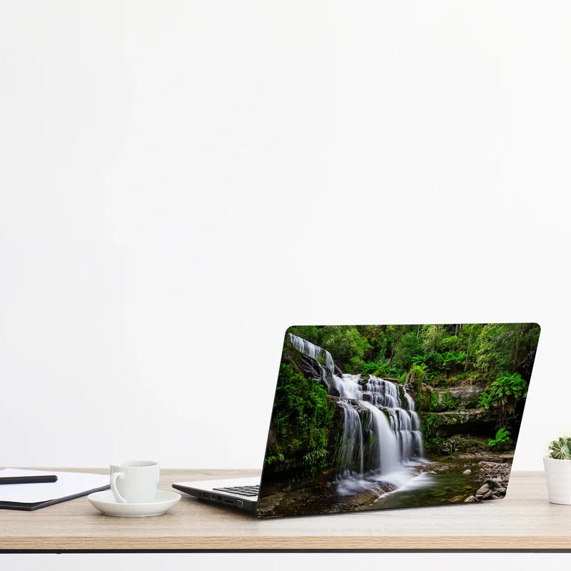 Naklejka na laptopa wodospad Liffey Falls w bujnym lesie Tasmanii