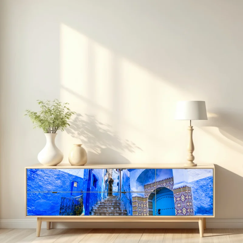 Repositionierbarer Aufkleber blaue gasse in Chefchaouen, Marokko