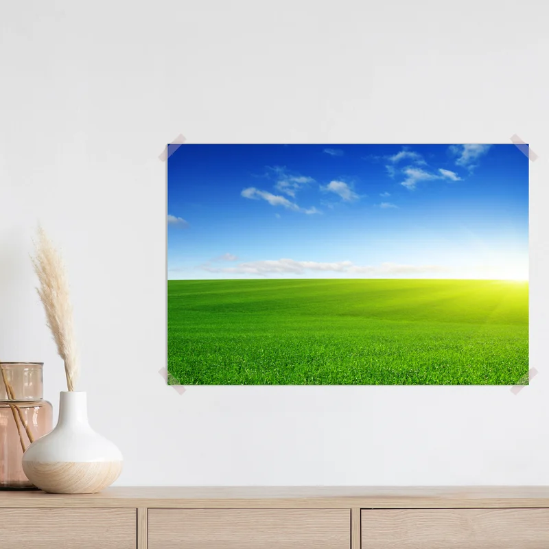 Poster sonnenbeschienene grüne wiese im morgenlicht Poster sonnenbeschienene grüne wiese im morgenlicht