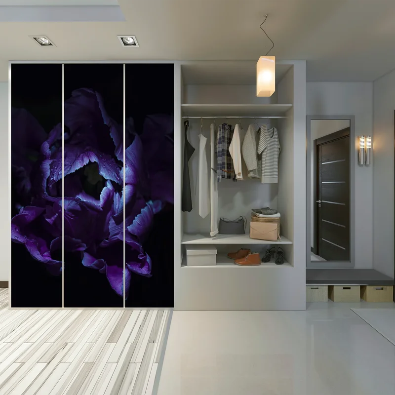 Schrankaufkleber lila tulpe im ultravioletten licht