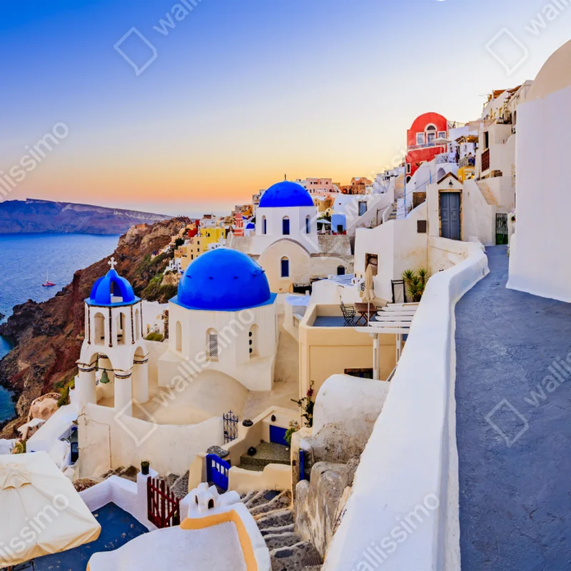 Fensteraufkleber Santorini sonnenuntergang über blauen kuppeln Fensteraufkleber Santorini sonnenuntergang über blauen kuppeln