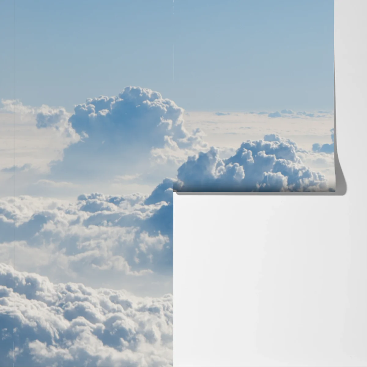 Fototapete luftige wolkenlandschaft im soften blau Fototapete luftige wolkenlandschaft im soften blau