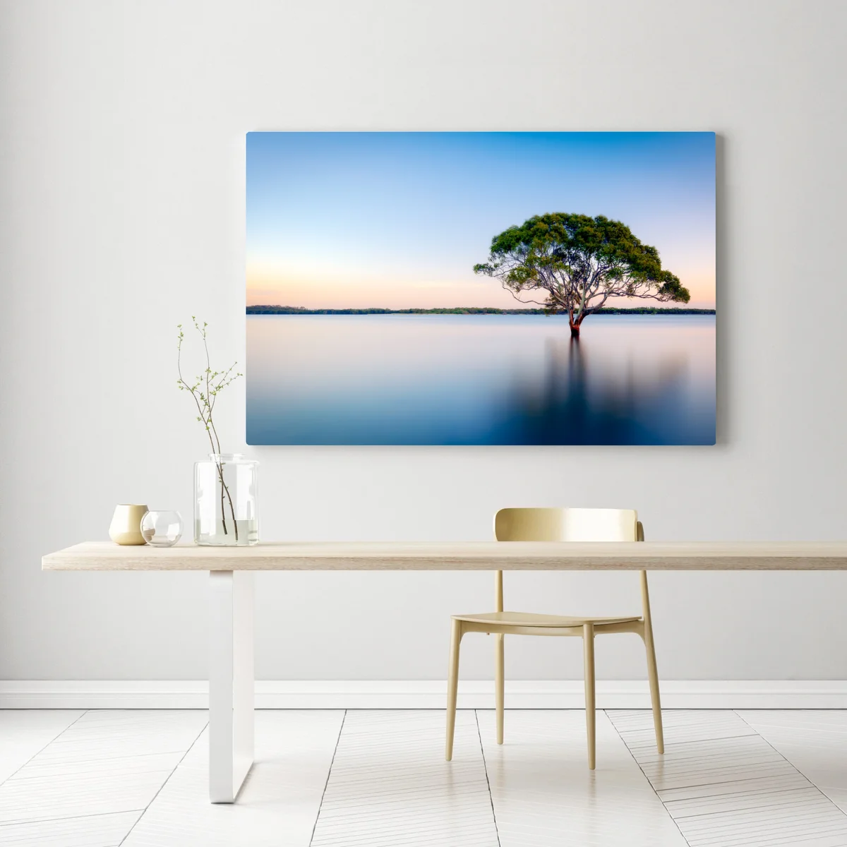 Leinwandbild einsamer baum am stillen see Leinwandbild einsamer baum am stillen see