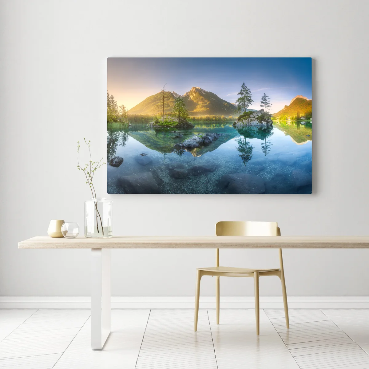 Leinwandbild alpensee bei sonnenaufgang mit spiegelnder reflexion Leinwandbild alpensee bei sonnenaufgang mit spiegelnder reflexion