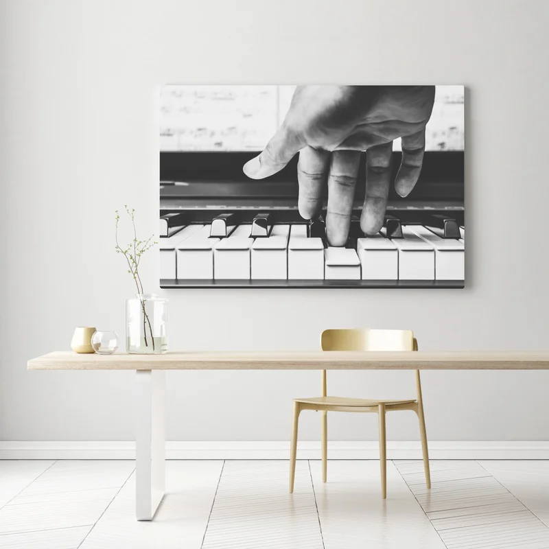 Leinwandbild hand auf klaviertasten Leinwandbild hand auf klaviertasten