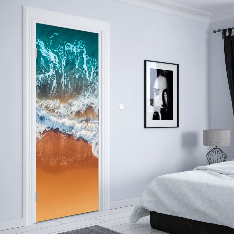 Türaufkleber luftaufnahme türkisfarbener wellen an einem sandstrand