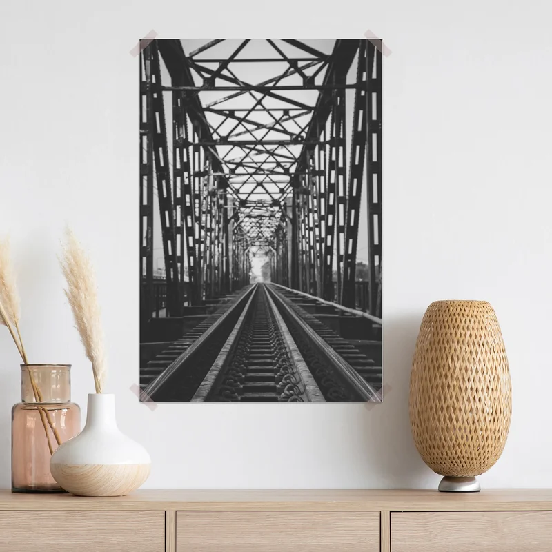 Poster alte eisenbahnbrücke in schwarzweiß Poster alte eisenbahnbrücke in schwarzweiß