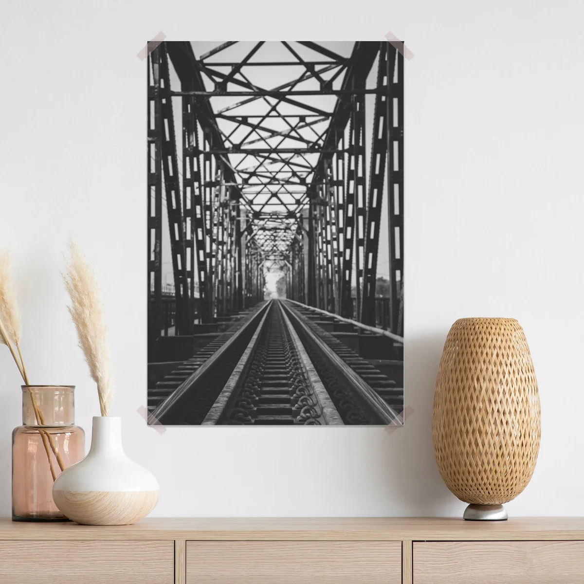 Poster alte eisenbahnbrücke in schwarzweiß Poster alte eisenbahnbrücke in schwarzweiß