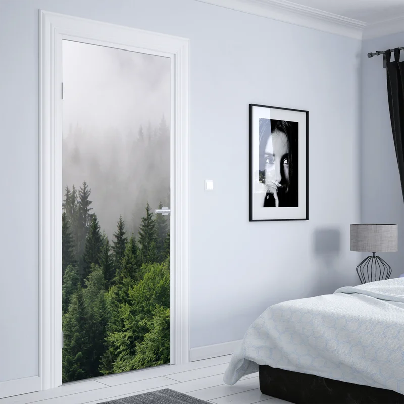 Türaufkleber nebliger immergrüner wald panorama