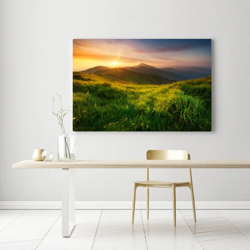 Leinwandbild sonnenaufgang über dem smaragdgrünen bergtal Leinwandbild sonnenaufgang über dem smaragdgrünen bergtal