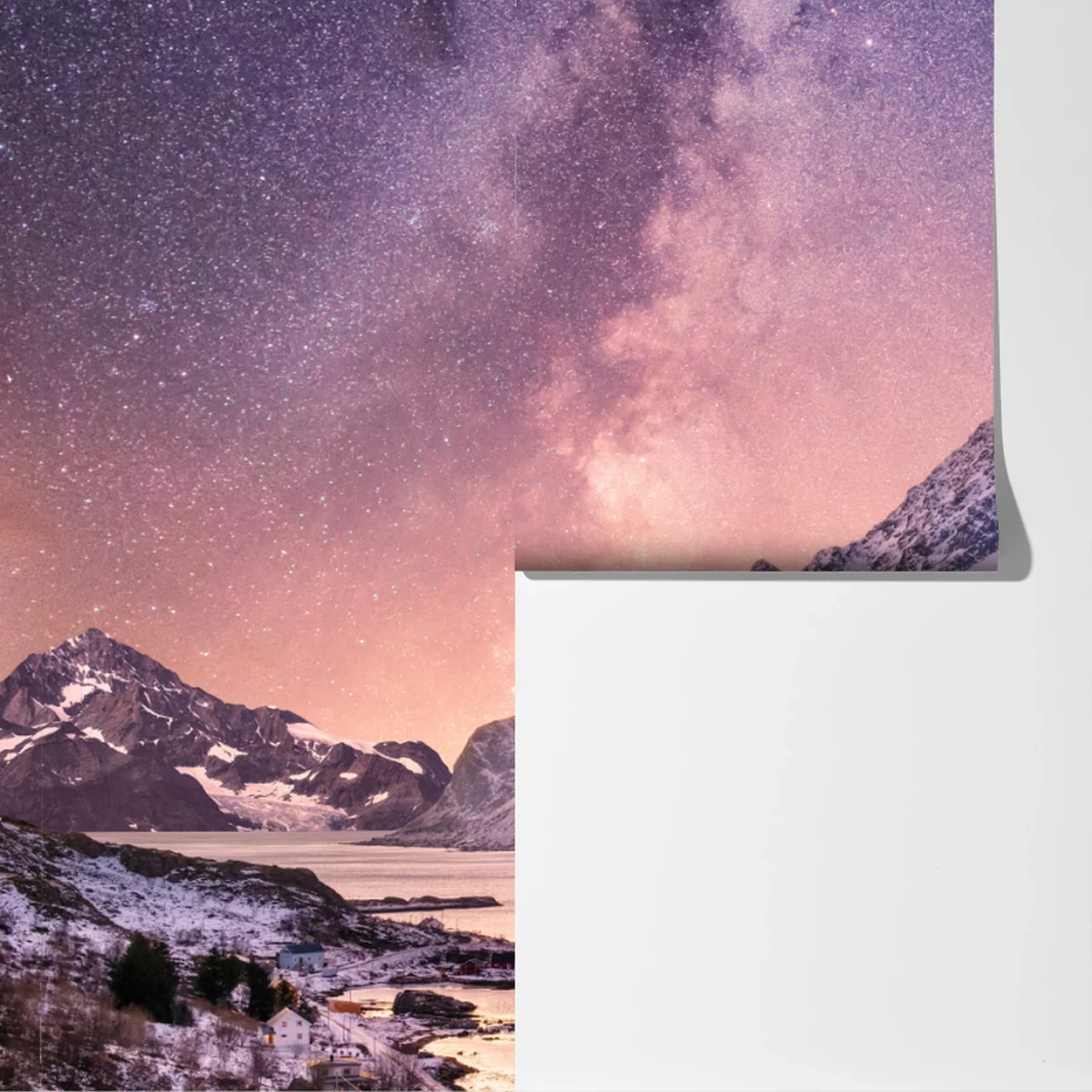 Fototapete milchstraße über verschneiten bergen in Norwegen Fototapete milchstraße über verschneiten bergen in Norwegen