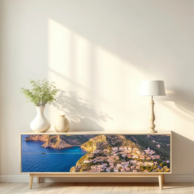 Repositionierbarer Aufkleber sonnenuntergang über küstenlandschaft mit dorf am kliff