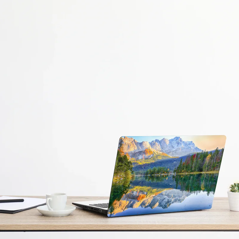 Laptop-Aufkleber herbstliche spiegelung am Eibsee bei Zugspitze Laptop-Aufkleber herbstliche spiegelung am Eibsee bei Zugspitze