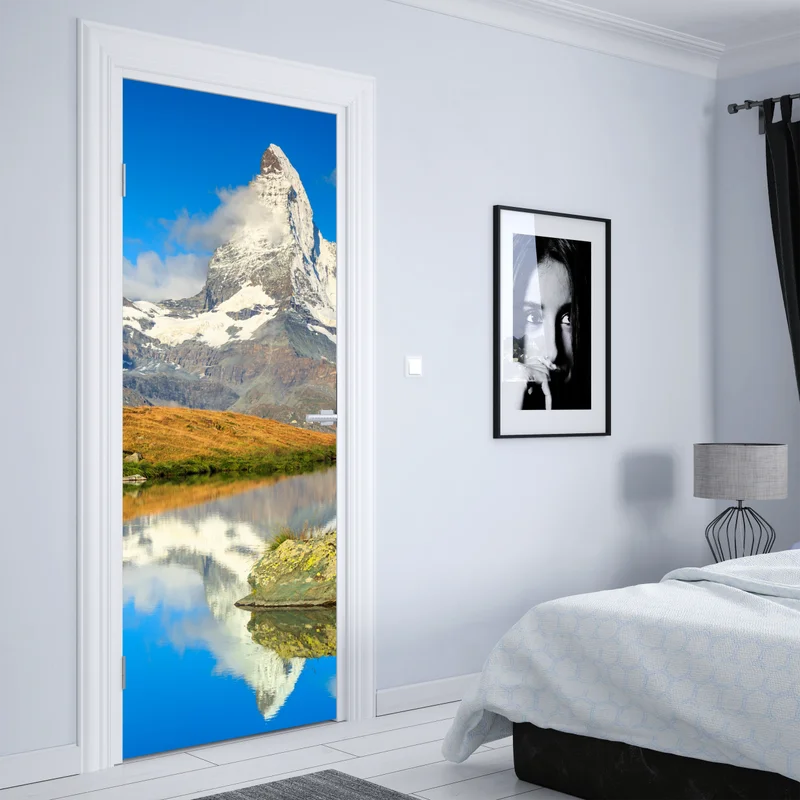 Türaufkleber majestätischer Matterhorn-spiegel im alpensee Türaufkleber majestätischer Matterhorn-spiegel im alpensee