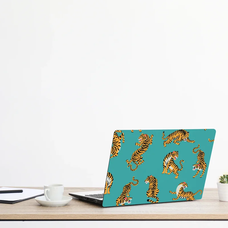 Laptop-Aufkleber stilisiertes tigermuster auf türkisfarbenem hintergrund Laptop-Aufkleber stilisiertes tigermuster auf türkisfarbenem hintergrund