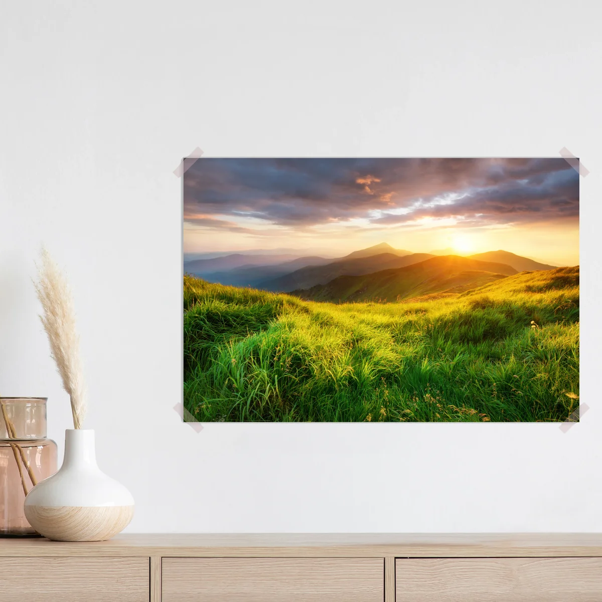 Poster sonnige bergwiese bei sonnenaufgang Poster sonnige bergwiese bei sonnenaufgang