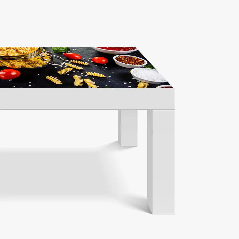 Tischaufkleber und Schreibtischaufkleber pasta zutaten arrangiert mit tomaten und basilikum