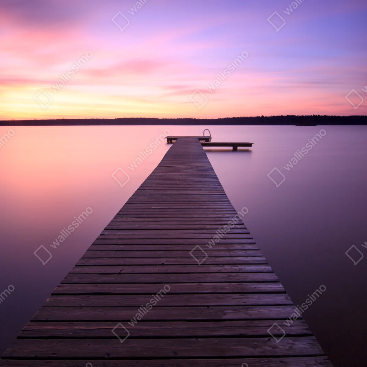 Fototapete ruhiger pastellsonnenuntergang am see mit steg Fototapete ruhiger pastellsonnenuntergang am see mit steg