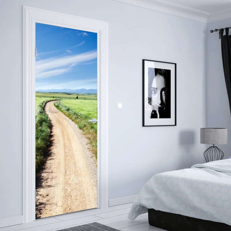 Türaufkleber gewundener landweg durch grüne wiesen Türaufkleber gewundener landweg durch grüne wiesen