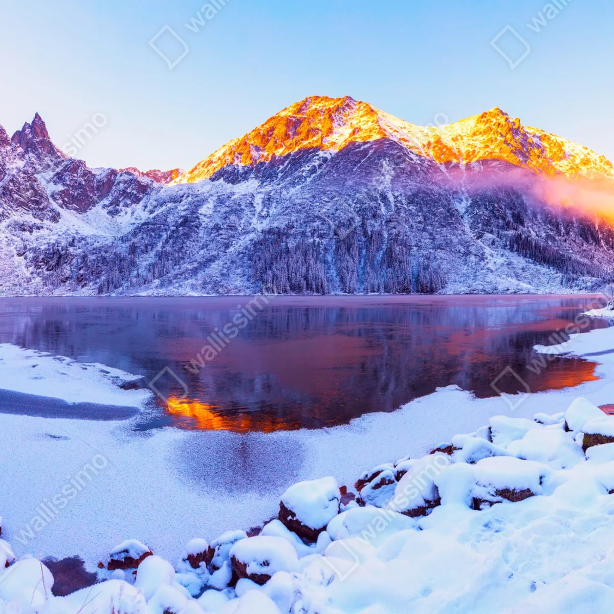 Leinwandbild sonnenbeschienene berge über gefrorenem alpensee Leinwandbild sonnenbeschienene berge über gefrorenem alpensee