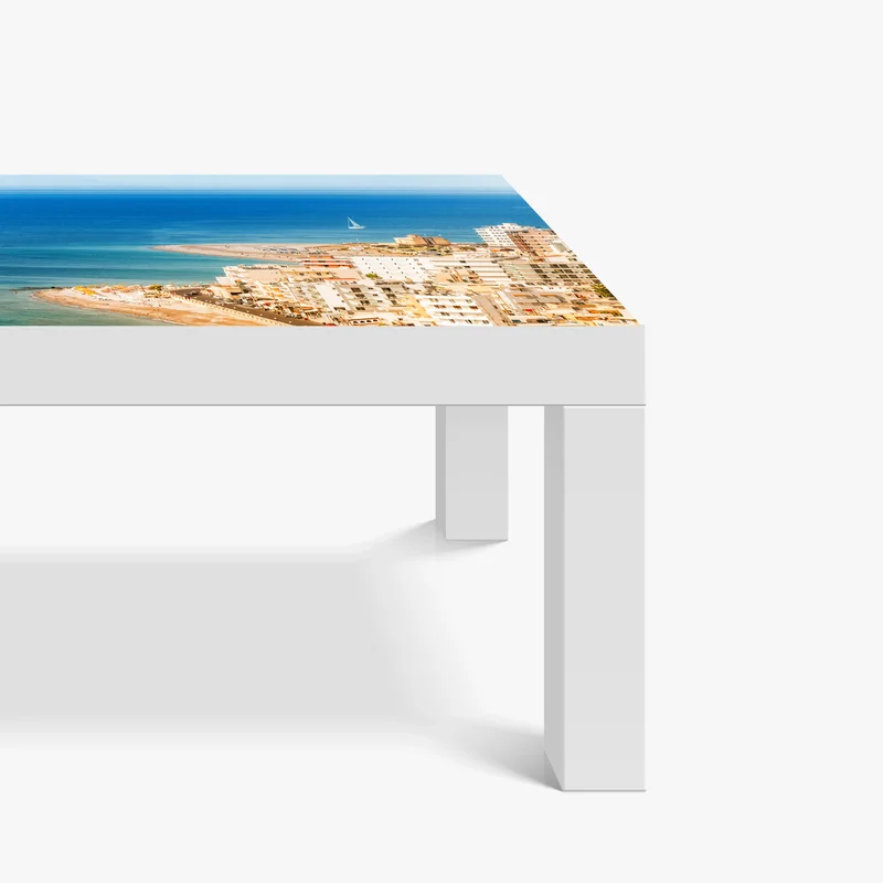 Tischaufkleber und Schreibtischaufkleber sonnige küstenstadt-panorama mit segelboot