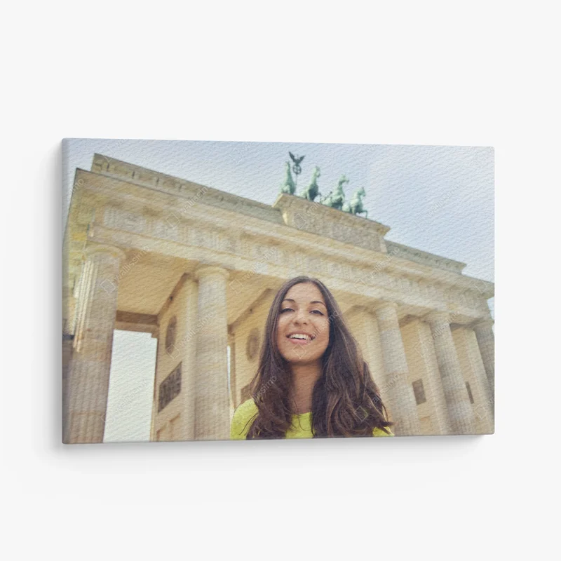 Leinwandbild glücklich lächelndes mädchen vor dem brandenburger tor, berlin, deutschland. schöne junge Frau reist durch Europa. • Leinwandbilder bei Wallnifity® Leinwandbild glücklich lächelndes mädchen vor dem brandenburger tor, berlin, deutschland. schöne junge Frau reist durch Europa. • Leinwandbilder bei Wallnifity®