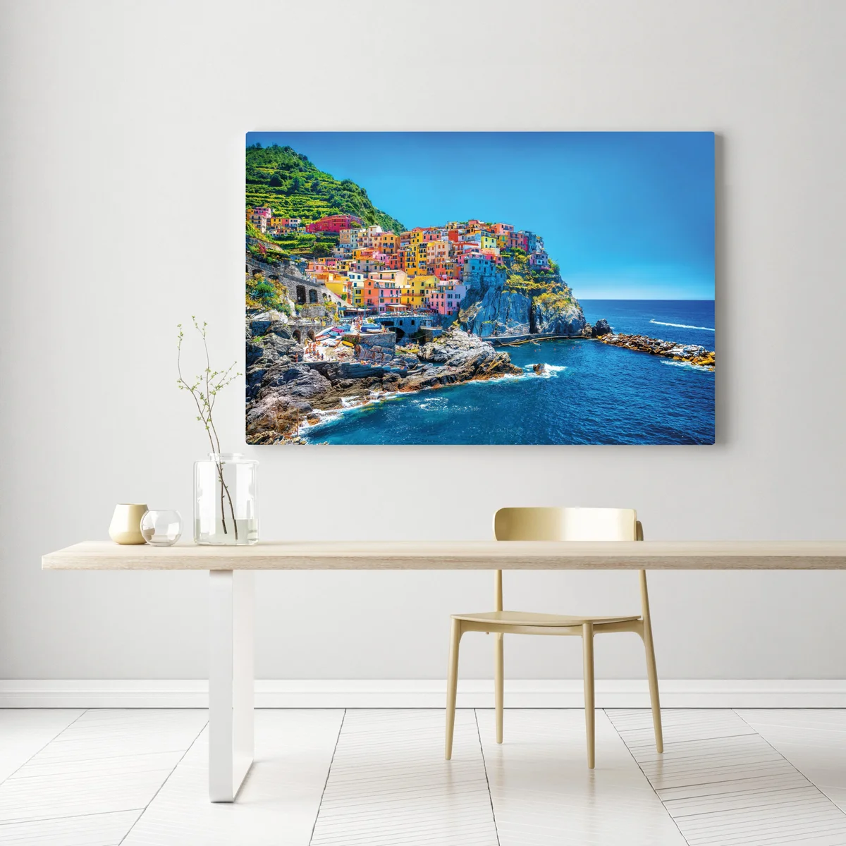 Leinwandbild buntes mediterranes kliffdorf am meer Leinwandbild buntes mediterranes kliffdorf am meer