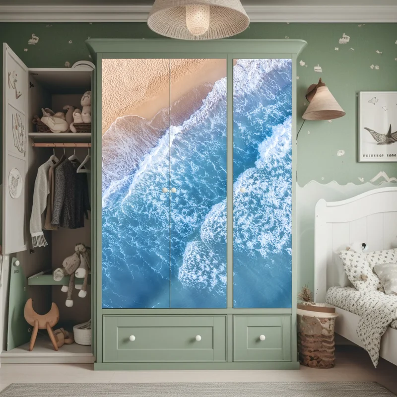 Schrankaufkleber luftaufnahme türkiser wellen an sandigem strand